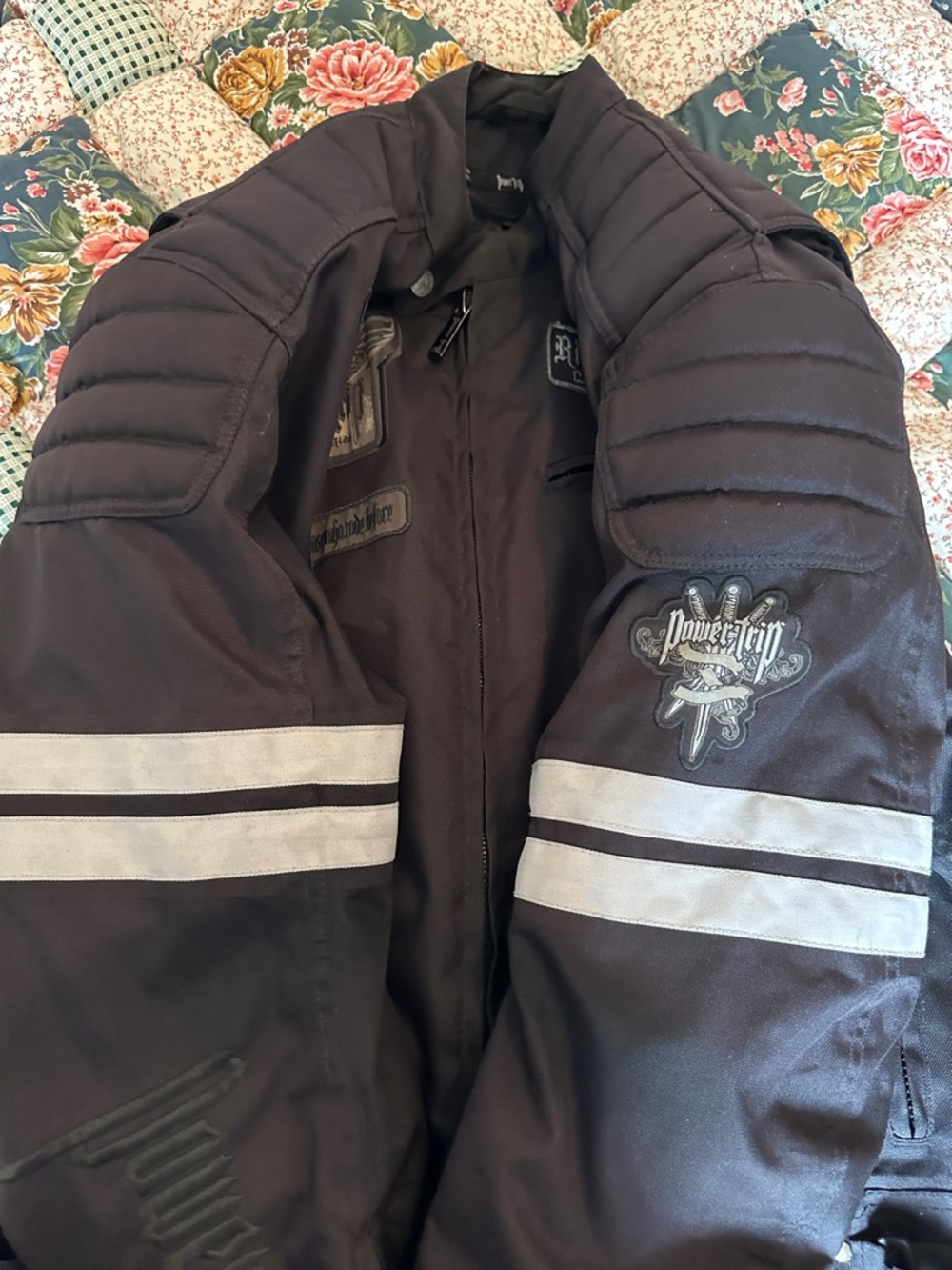 D—Men's Black Performance Riding Jacket with Reflective Stripes - Picture 8 of 16